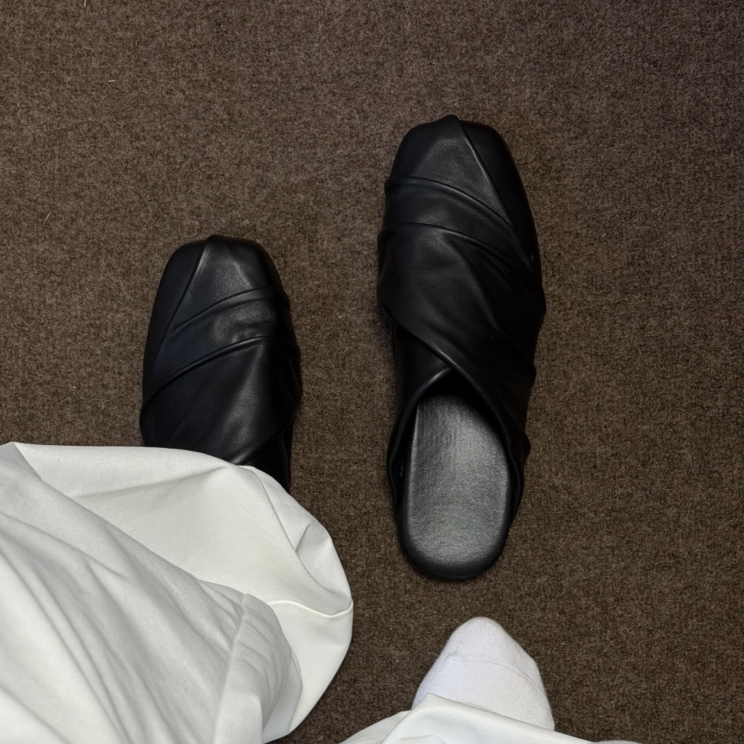 Czarne, skórzane buty w stylu  – Mule Slip On recenzja i cena
